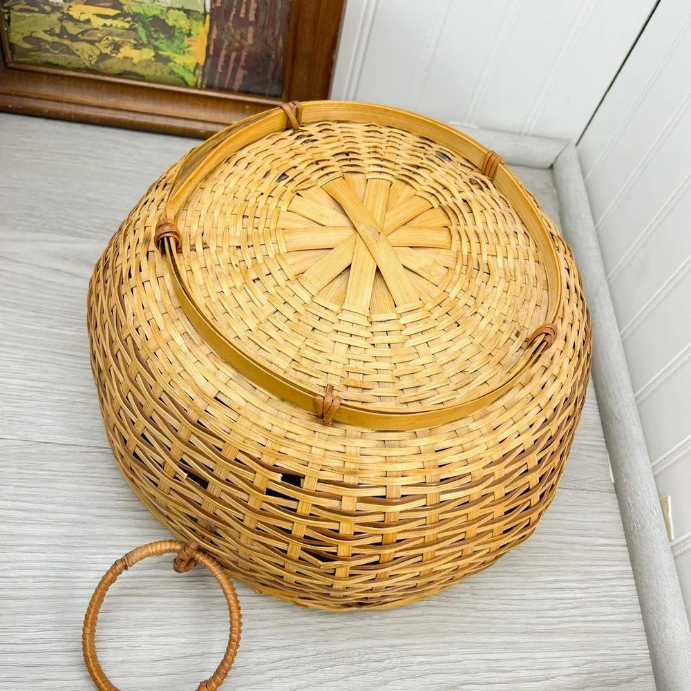 Vintage Handwoven Wicker Basket:‎ Farmhouse Decor